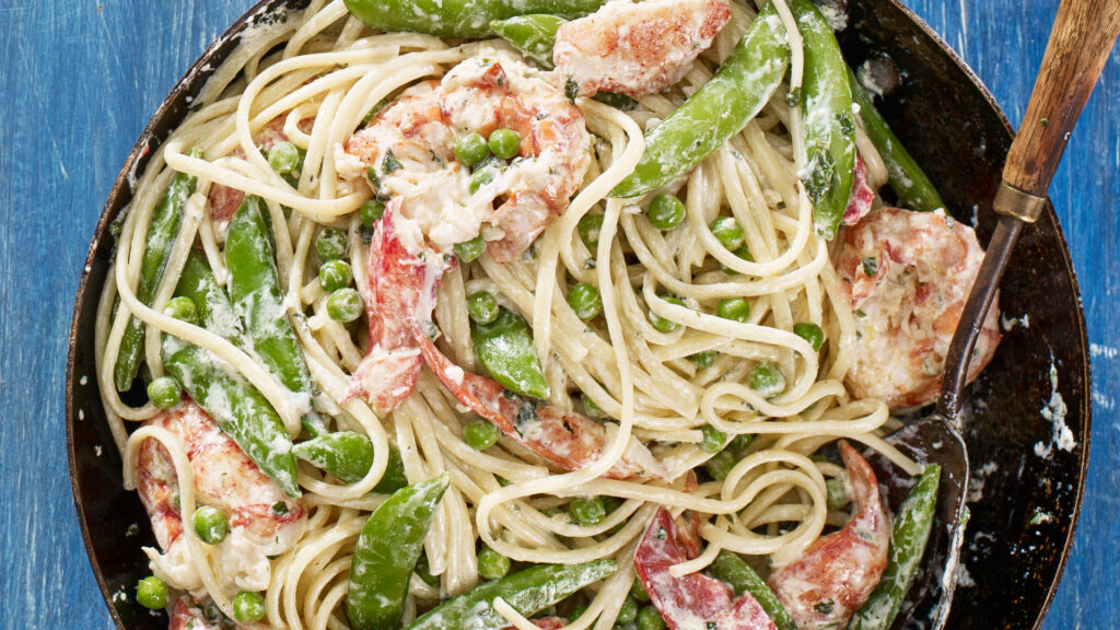 Linguine with Maine Lobster and Creamy Garlic Sauce recipe image