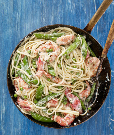 Linguine with Maine Lobster and Creamy Garlic Sauce recipe image